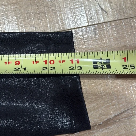 EUC Beyond Yoga Heather Rib Black Shine High Waisted Midi Legging Size XS - Picture 8 of 9